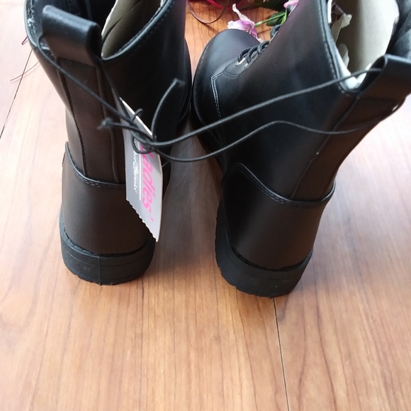 NWT Bobbie Brooks lace up boots w/zipper on side - Picture 2 of 6